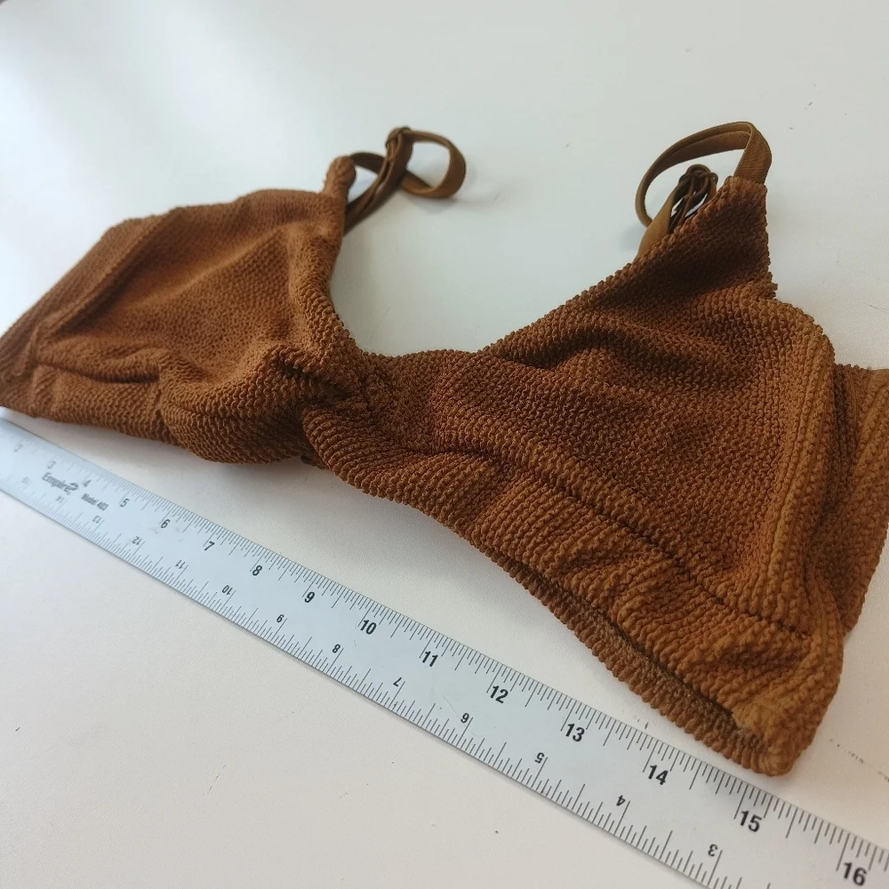 Good American wrinkled women's swimsuit top size 5, twisted design and snap back